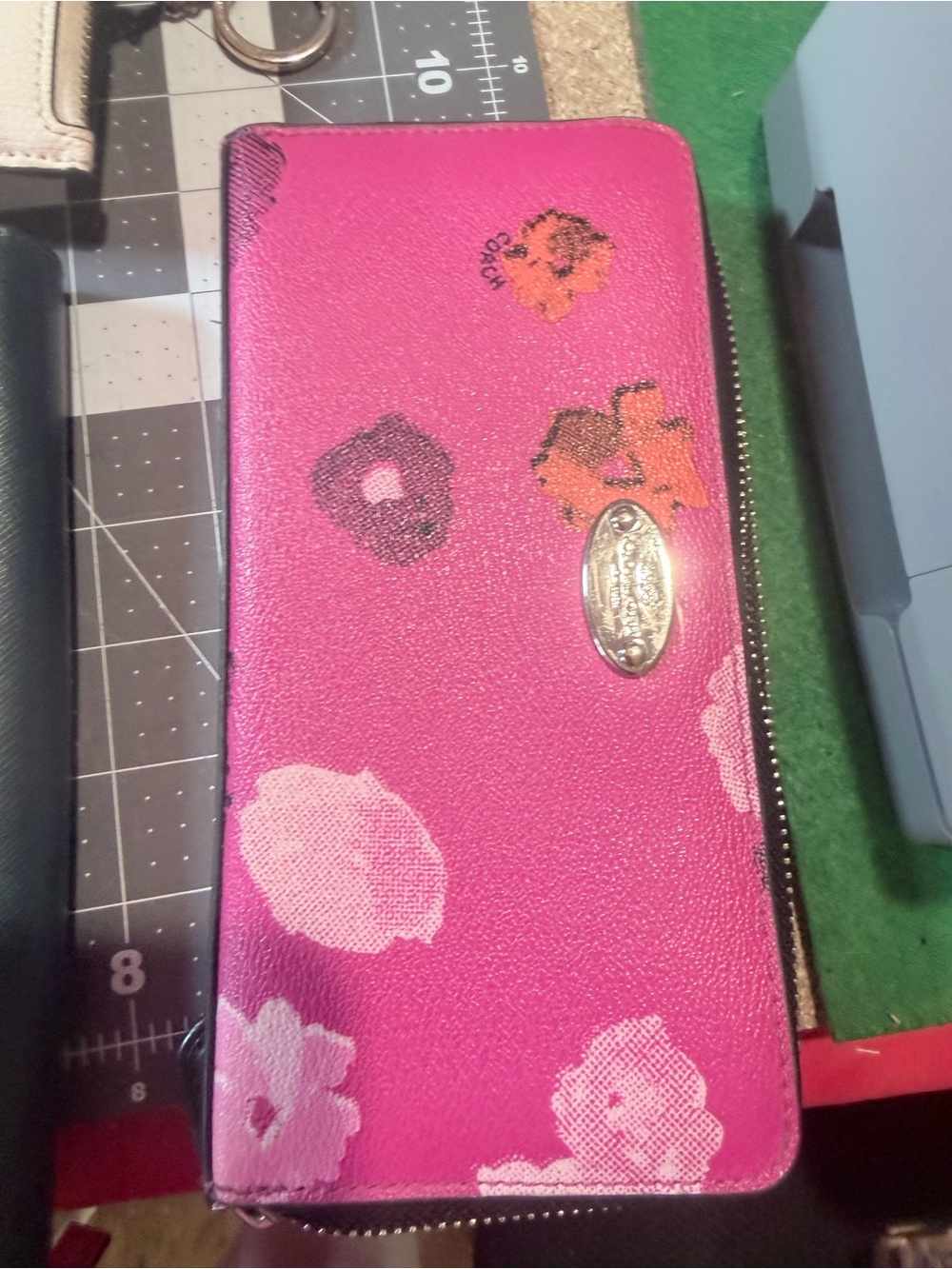 Kate Spade bundle. Three wallets all New and one card holder. Excellent buy - Picture 7 of 11